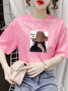 เสื้อยืดแขนสั้นผู้หญิงแฟชั่นฤดูร้อน 2025 ทรงหลวม สีสันสดใส ทรงหลวม สไตล์เกาหลี ทรงปกติ คอกลม เสื้อผ้าทำงาน