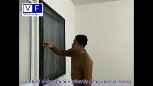 Cửa lưới chống muỗi gấp xếp Vietfamily khung màu trắng