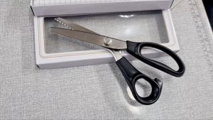 GUNTING ZIG ZAG / ZIG ZAG SCISSOR / GUNTING JAHIT /GINTING TUKANG JAHIT /GUNTING KUALITI /PINKING SCISSOR / SPARE PART MESIN JAHIT (READY STOCK)