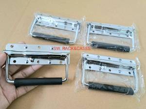 1005 มือจับสปริงเปลือย ราคาต่อแพ็ค 1 ตัว รหัส SW-1005 หูจับแร็ค หูยกกล่อง อุปกรณ์แร็ค วัสดุเหล็กชุบโครเมี่ยมเงา แข็งแรงได้ ราคาต่อแพ็ค สปริงเปลือย 1005
