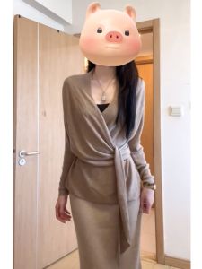 BINKAFENNY | เสื้อสเวตเตอร์คอวีแขนยาวผู้หญิงสไตล์ฝรั่งเศส ทรงเข้ารูป เข็มขัดผูก เสื้อเชิ้ตแฟชั่นฤดูใบไม้ร่วง ทรงเข้ารูป เสื้อผ้าทำงานสไตล์เกาหลี