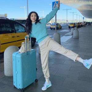 กระเป๋าเดินทางน้ําหนักเบาพิเศษขนาด 32 นิ้วพร้อมล้อหลายทิศทางสําหรับผู้ชายและผู้หญิง ทันสมัย รหัสผ่านกล่องขึ้นเครื่องรุ่นใหม่