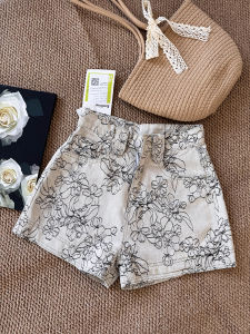 กางเกงขาสั้นผ้ายีนส์ทรงหลวมสำหรับผู้หญิง ปักลายดอกไม้ ทรงเข้ารูป กางเกงขาสั้นทรงเข้ารูปสำหรับใส่ไปทำงาน กางเกงยีนส์ทรงเข้ารูป