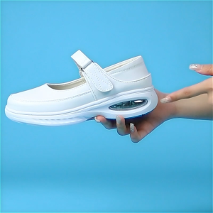 รองเท้าสีขาว/รองเท้าสีดำ/รองเท้าทำงาน รองเท้าพยาบาลหนังแท้พร้อมส่ง พื้นรองเท้านุ่ม กันลื่น ระบายอากาศได้ดี ดีไซน์กันกลิ่น  พื้นรองเท้าหนา  มี2สีดำและขาว สวมใส่เบาสบายเท้า พื้นรองเท้านุ่มมาก ส่งจากไทยไม่ต้องรอนาน WJ55