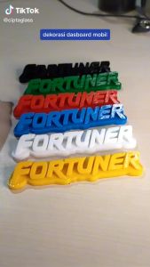 HIASAN PAJANGAN DASHBOARD MOBIL FORTUNER VARIASI TIMBUL 3D BAHAN FIBER GLASS