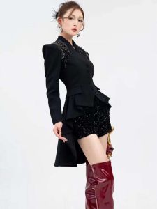เรียบหรู สีดำ เสื้อสูท ดีไซน์ ความรู้สึกระดับไฮเอนด์ ฤดูใบไม้ร่วง สินค้าใหม่ ผู้หญิง ชุดแฟชั่นมืออาชีพ โพลีเอสเตอร์ แขนยาวไฟเบอร์ คอวี มีกระดุม
