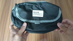 Montero Tas Slingbag Pria 372MR Warna : Hitam Kombinasi Ukuran : 23 cm x 14.5 cm x 6 cm Bahan : Cordura