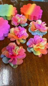 กระดาษสาห่อเหรียญ ดอกไม้สีรุ้งสีทูโทน ขอบโค้งใหญ่ (3 ห่อ)