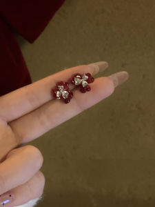 Shiny Diamond Flower Earrings Elegant Versatile Fashionable New Year Jewelry White Enhancing Korean Style Womens Stud Earrings