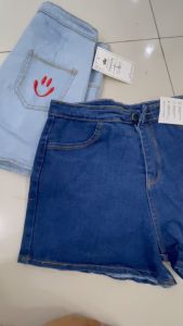 quần đùi jean hai túi trước lật lai thêu hình mặt cười túi sau đậm nhạt tùy đợt