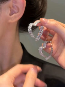 Elegant Silver Needle Heart Shaped Ear Cuff Womens Wheat Ear Studs Fashionable Minimalist High-End Feeling Trendy Jewelry