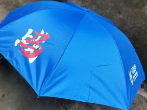 ร่มกันฝนและแดดพับสามครั้ง เคลือบเงิน ป้องกันรังสียูวี ขนาด 57 ซม. X 8 กก. สำหรับผู้ใหญ่ 2 สีเลือกได้ เครื่องมือป้องกันฝนและแสงแดด