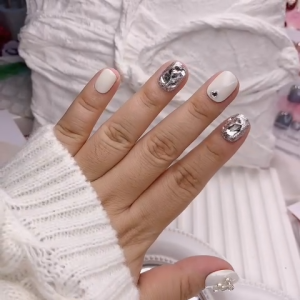 KL001 Nailbox thiết kế móng tay giả đính charm bạc nơ lấp lánh sang chảnh phong cách Hàn Quốc dễ dán tháo nhanh KL001