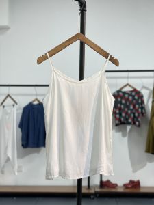 เสื้อกั๊กผ้าฝ้ายบางระบายอากาศได้ดีสำหรับผู้หญิงในฤดูร้อน สไตล์เรียบง่าย สวมใส่สบาย ลำลอง แขนกุด คอวี ทรงหลวม ทรงเข้ารูป