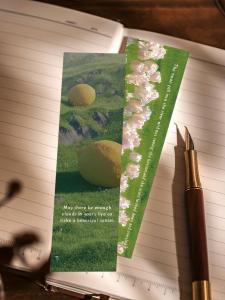 เข็มขัดหนังสือลายธรรมชาติสีเขียวสด 30 ชิ้น ของขวัญสร้างสรรค์สำหรับนักเรียน ตกแต่งหนังสือ บล็อกหนังสือ อุปกรณ์สำนักงาน