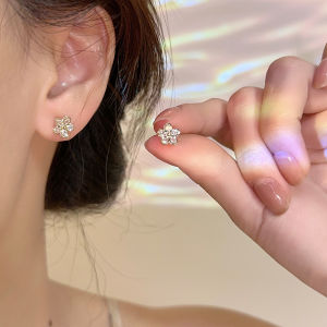 Elegant Silver Needle Earrings Womens Fashion Jewelry Small Batch Design Sensation Ear Decorations Alloy Plant Floral Pattern