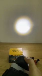 ĐÈN PIN T18 SIÊU SÁNG CÓ ĐIỀU CHỈNH ZOOM XA GẦN