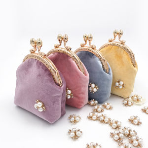 กระเป๋าสตางค์เหรียญผ้ากำมะหยี่แท้ทำมือสำหรับผู้หญิง กระเป๋าใส่บัตรขนาดเล็กแบบพกพาได้พร้อมหัวเข็มขัด กระเป๋าแฟชั่นสุดเก๋