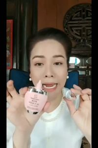 KEM CHỐNG NẮNG TRANG ĐIỂM NÂNG TONE DA LAURA SUNSHINE PINK SUN BASE SPF50+ PA++++ (50ML)