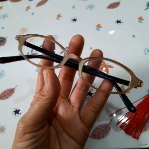 Gọng kính nhựa Recent đã qua Sử Dụng