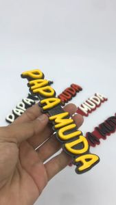 EMBLEM TULISAN PAPA MUDA EKSTERIOR MOBIL ATAU MOTOR VARIASI TIMBUL 3D BAHAN FIBERGLASS