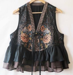 Embroidered Patchwork Vest Double Lace Edge Stand Collar Metal Button Polyester Fiber Spring Summer New Style Womens Vest
