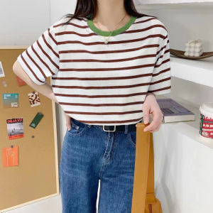 QDshop เสื้อแฟชั่นคอกลม ลายทาง สีขาวตัดขอบคอเสื้อสีสันสดใส ดูมินิมอล น่ารักไม่ไหว