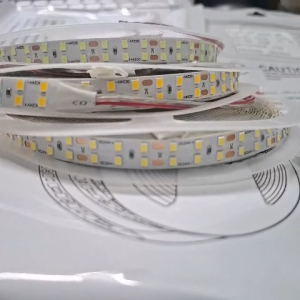 Cuộn 10m LED dây 24V 240 LED /m 2 hàng bóng ánh sáng mạnh. đều dễ sử dụng kết hợp hiệu quả với thanh nhôm đèn LED
