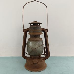 Retro Iron Kerosene Lamp Vintage Handheld Lantern School Exhibition Decorations Folklore Student Nostalgia Old Object Props