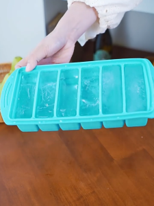 2/4/6 Grid Food-Grade Silicone Ice Cube Tray with Lid Stackable Storage for Ice Soup Sauce Stew