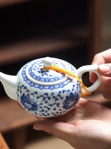 Retro Chinese Ceramic Tea Set Small Tea Pot for Home Use Single Cup Gongfu Tea Brewing Household Low Capacity Blue And White Porcelain