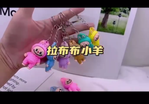 Gantungan Kunci Labubu Sanrio / Gantungan Kunci Keychain Sanrio Karakter The Monster Labubu Lucu