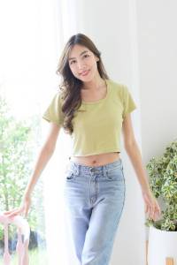 เสื้อครอบคอเหลี่ยมทรงเบสิค ผ้าร่อง ผ้าสวยนุ่มมาก งานคุณภาพ งานตัวนี้น่ารักมาก ใส่ไปคาเฟ่ชิคๆ สวยๆ เสื้อครอปผู้หญิง เสื้อครอป