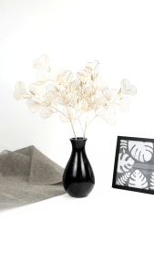 Dekorasi Pelaminan Rumah dengan Buket Daun Emas & Hiasan Bunga Aesthetic