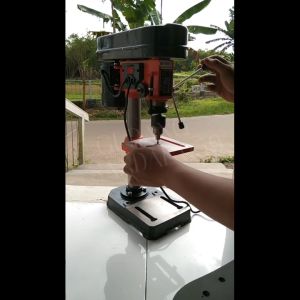 MATA BOR UNTUK MELUBANGI SENDAL JEPIT