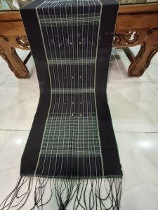 Suri suri hitam pakaian adat simalungun