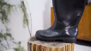 Mid Cut Rain Boots for Men: Simple Plain Flood Boots & Rubber Wear-Resistant Footwear