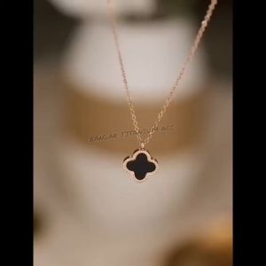 KALUNG TITANIUM BUNGA HITAM PERHIASAN WANITA KOREA TERKINI ANTI KARAT ANTI LUNTUR