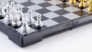 Magnetic Chess Board Medieval Chess Set Foldable 32 Gold Silver Chess Pieces Quality Chess Game