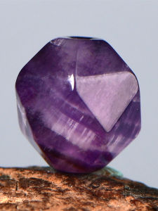 คริสตัลธรรมชาติ คริสตัลฝันสีม่วง ลูกปัดทรงมุม ลูกปัด DIY ทำมือ สร้อยข้อมือ สร้อยคอ อุปกรณ์เครื่องประดับ ลูกปัดแยก