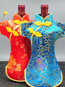 Chinese Embroidered Silk Cheongsam Wine Bottle Cover Red Wine Protection Case for Traveling Abroad Gifts for Foreigners
