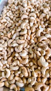 เม็ดมะม่วงหิมพานต์ เม็ดรวม 500g คัดเกรดอบเกลือ/อบธรรมชาติ อร่อย ไม่หืน ไร้น้ำมัน เม็ดใหม่ Cashew nut ถั่ว ธัญพืช พร้อมส่ง อบวันที่ {วันที่ส่ง}