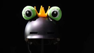 Penghantaran dari China [2025] Pelekat Helmet Comel Mata Putera Katak Mahkota Tanduk Hiasan Kenderaan Elektrik Motosikal inga Arnab Tanduk Topi Keledar Penuh 3.8