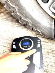 ปั๊มลมรถยนต์ DC12V ปั๊มลมแบบพกพา ปั๊มลมอเนกประสงค์ ปั๊มลม พร้อมหน้าจอแสดงผล LED เหมาะสำหรับลูกบอล รถยนต์ และมอเตอร์ไซค์