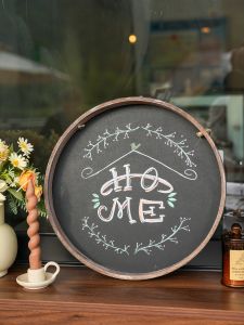 Vintage American Style Round Wooden Blackboard for Bar Cafe and Tea Shop Creative Decorative Hanging Accessory