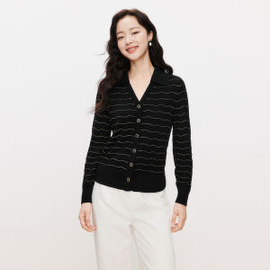 Koradior | Fine Wool V-Neck Long Sleeve Sweater