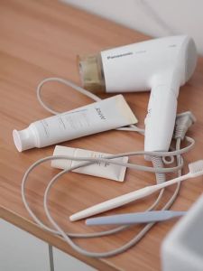 YONUO ที่แขวนไดร์เป่าผม แบบติดผนัง ใหญ่ ไม่เป็นไม่ต้องเจาะ ที่วางไดร์เป่าผม ชั้นวางห้องน้ำ เก็บของอเนกประสงค์ ชั้นวางไดร์