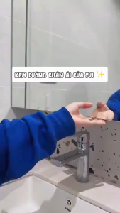 Kem dưỡng ẩm Naturie Hatomugi 180g - Dưỡng ẩm làm dịu da chiết xuất lúa mì giảm kích ứng bảo vệ da.