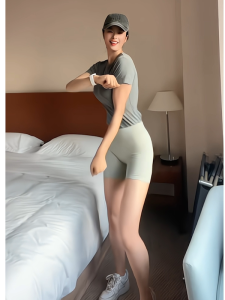 Ice Silk Yoga Pants Breathable Five-Quarter Length Smooth Sensation Sportswear for Women Summer Fitness Shorts Half-Pants