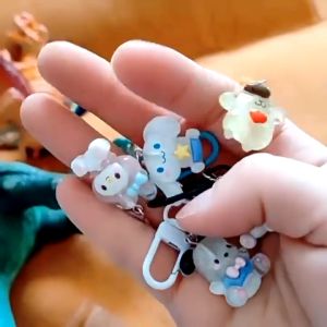 Cute Doll PendantCartoon Figure Doll Keychain Backpack Pendant Childrens Toy Gift Keychain Cartoon Cute Series Keychain-Kawaii Anime Figure Doll Bell Car Keyring -Backpack Hanging Ornaments Couple Friends Birthday Gift